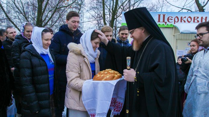 b_694_391_16777215_00_images_episkoptihon_Prestol_11.12.16_IMG_5916-002-of-034-Liturgiya_dlya_glukhonemyh_11.12.16.jpg